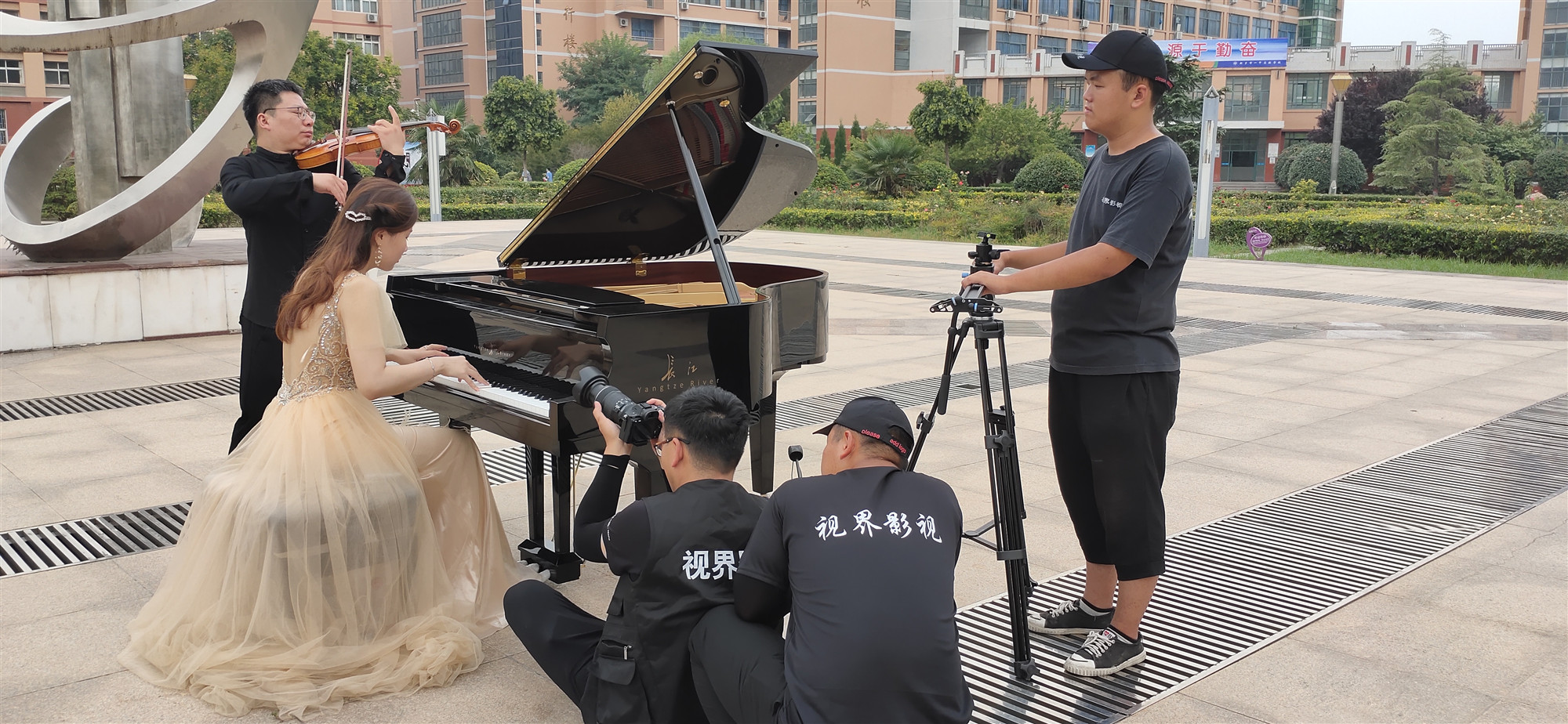 给钢琴师再来个角度_副本